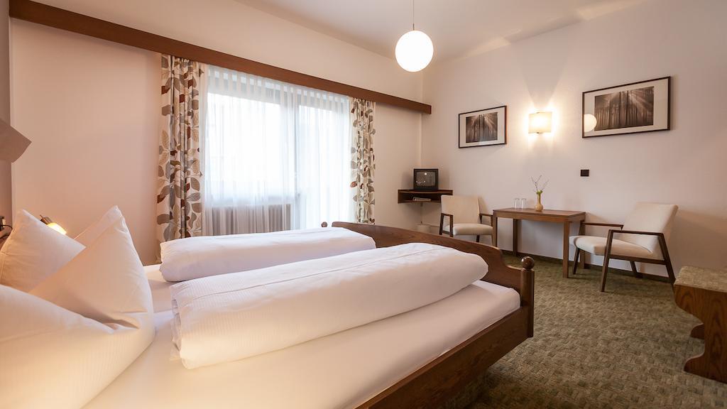 Gasthaus Zum Hirsch Gutach Room photo