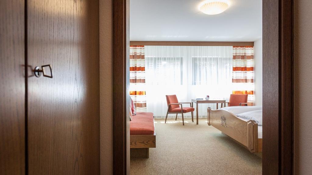 Gasthaus Zum Hirsch Gutach Room photo