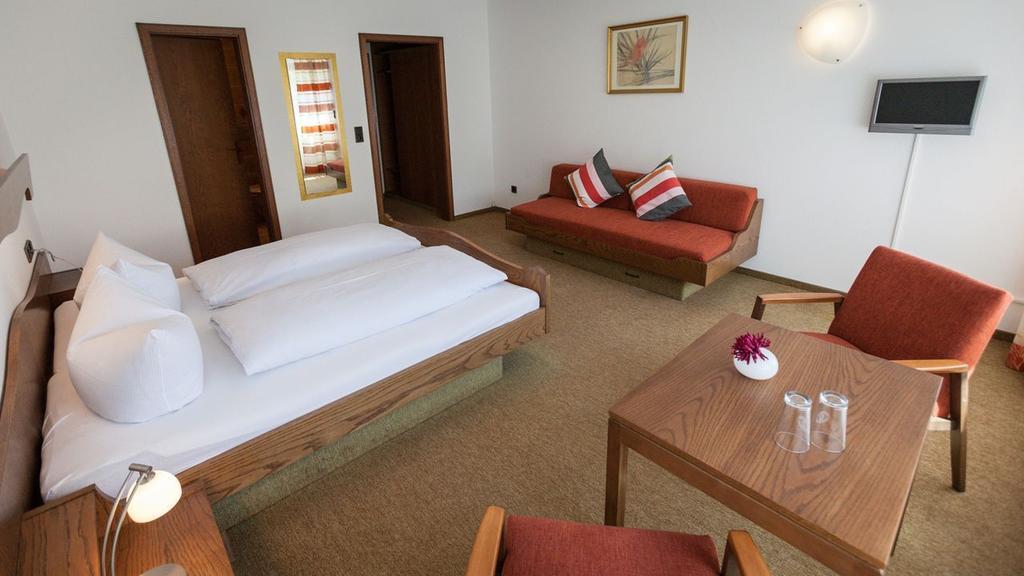 Gasthaus Zum Hirsch Gutach Room photo