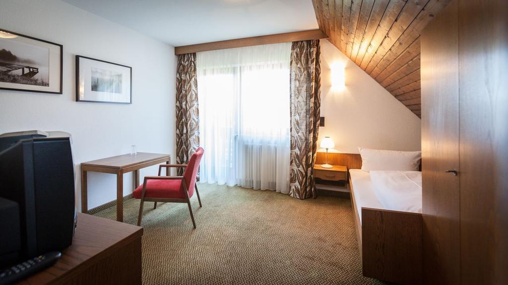 Gasthaus Zum Hirsch Gutach Room photo